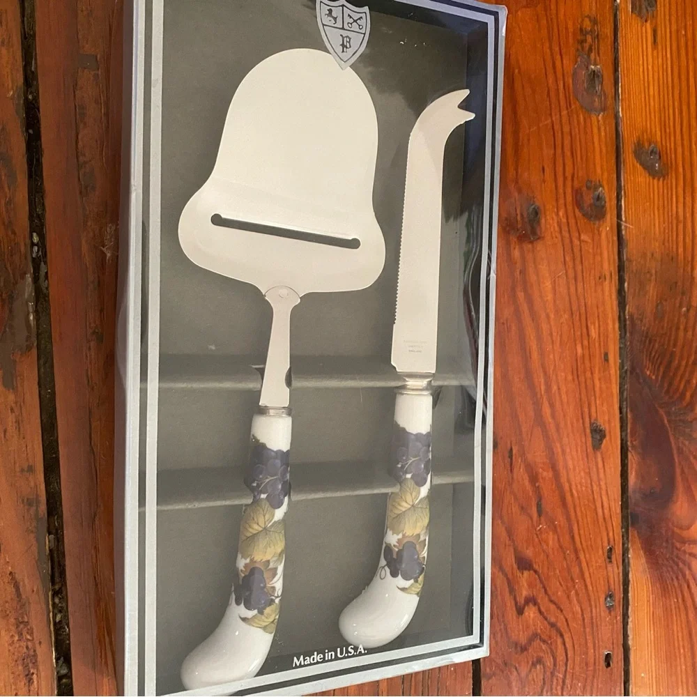 Prill Sheffield England Cheese Set Grape Porcelain Handles- 2 Pieces NWT
